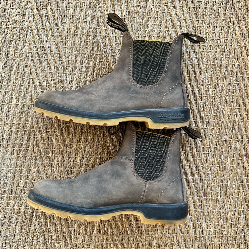 Blundstones - #1944 WOMEN'S CLASSICS
CHELSEA BOOTS - RUSTIC BROWN / MUSTARD